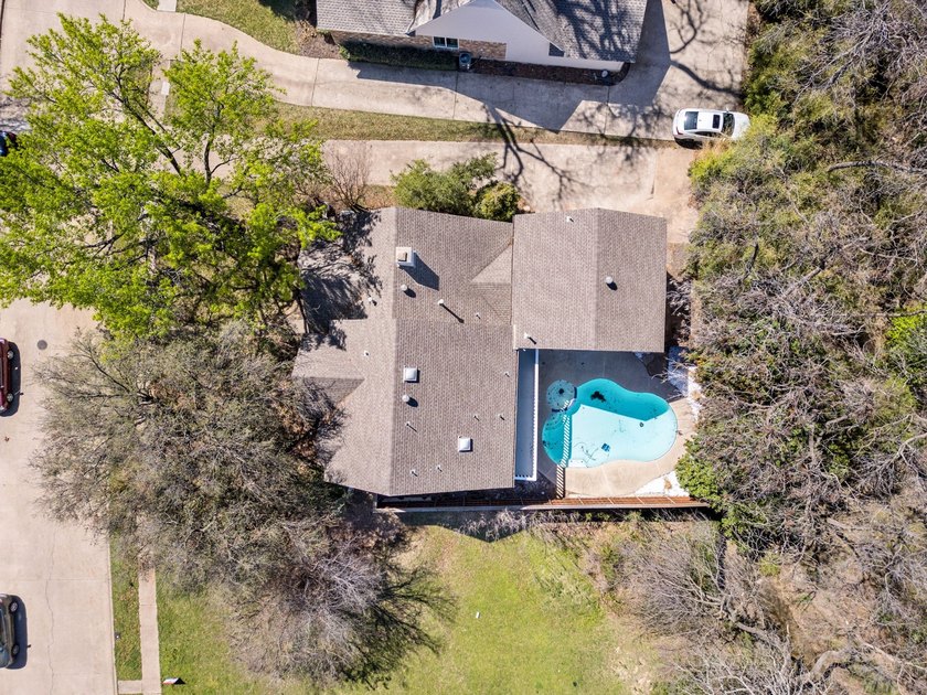 Welcome to this beautifully fully updated 5-bedroom, 4-bathroom - photo 9