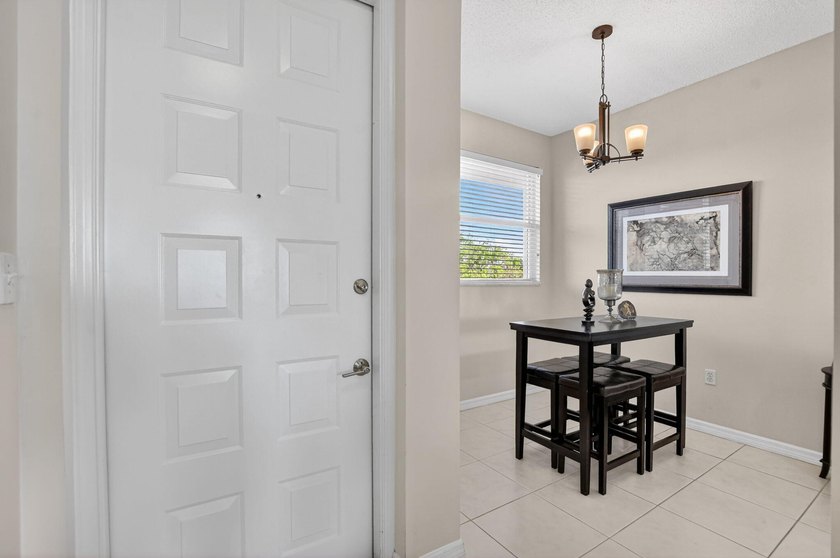 Stunning 2BR/2BA deluxe condo in the heart of SE Boca! Nestled - photo 4