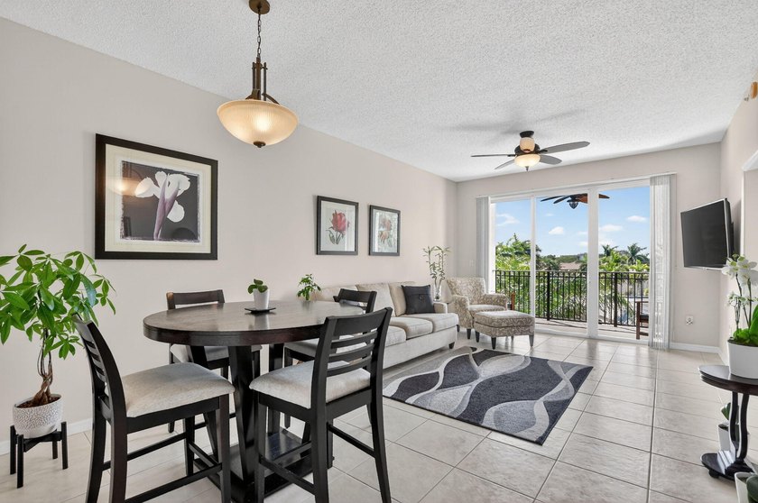 Stunning 2BR/2BA deluxe condo in the heart of SE Boca! Nestled - photo 7