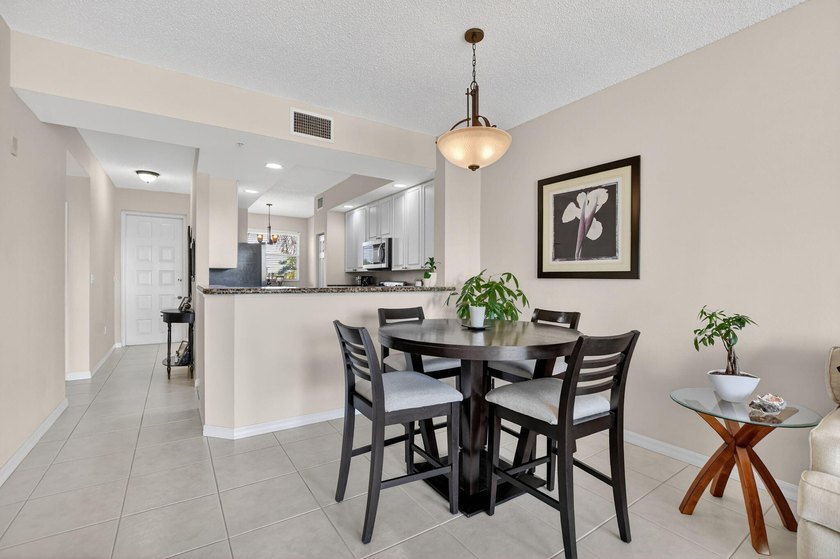 Stunning 2BR/2BA deluxe condo in the heart of SE Boca! Nestled - photo 8