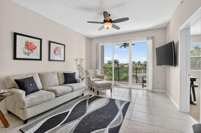Stunning 2BR/2BA deluxe condo in the heart of SE Boca! Nestled - photo 10