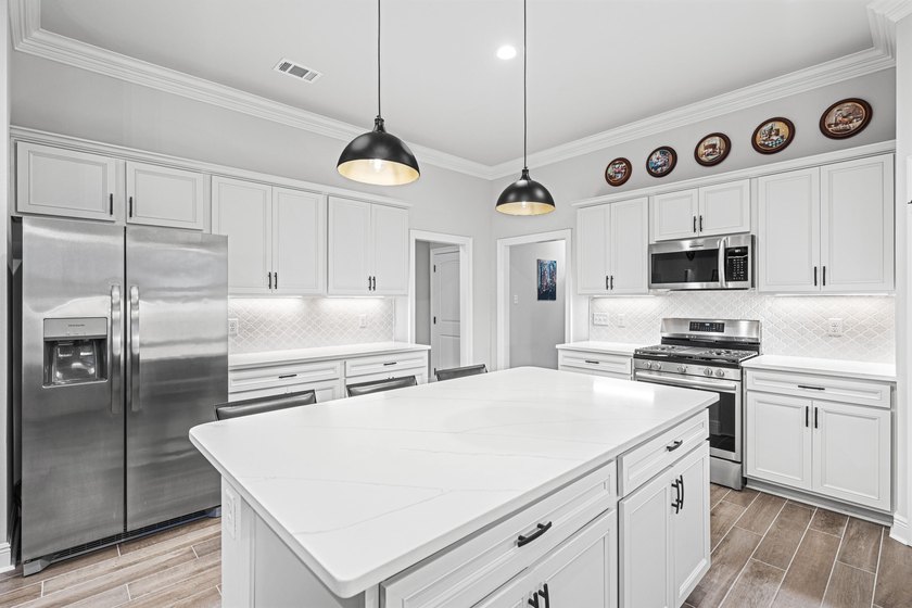 Welcome to 101 Hydrangea Boulevard, a beautifully designed - photo 8