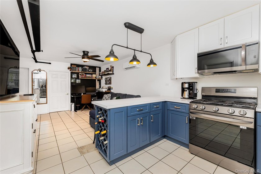Charming Throggs Neck Multi-Generational Home - Endless - photo 12
