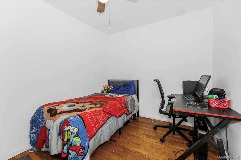Charming Throggs Neck Multi-Generational Home - Endless - photo 17
