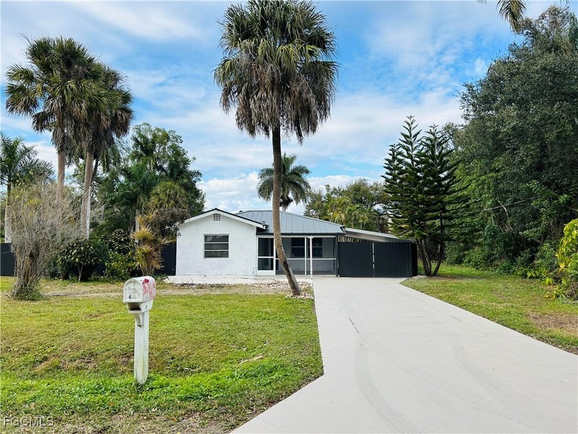 This beautiful home features 2 bedrooms and 1.5 bathrooms. It - photo 8