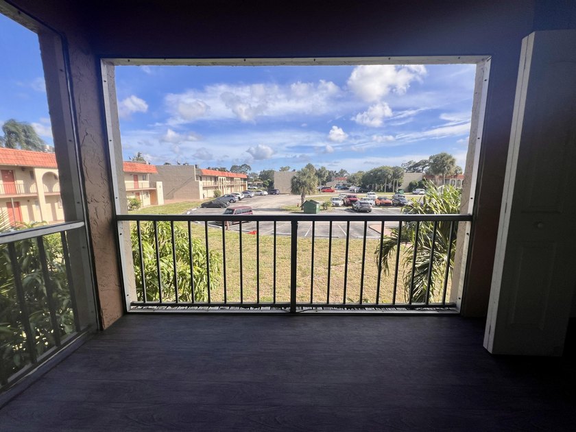 FOR SALE-Second floor condo 2 bedroom 1 bath. AC and Water - photo 18