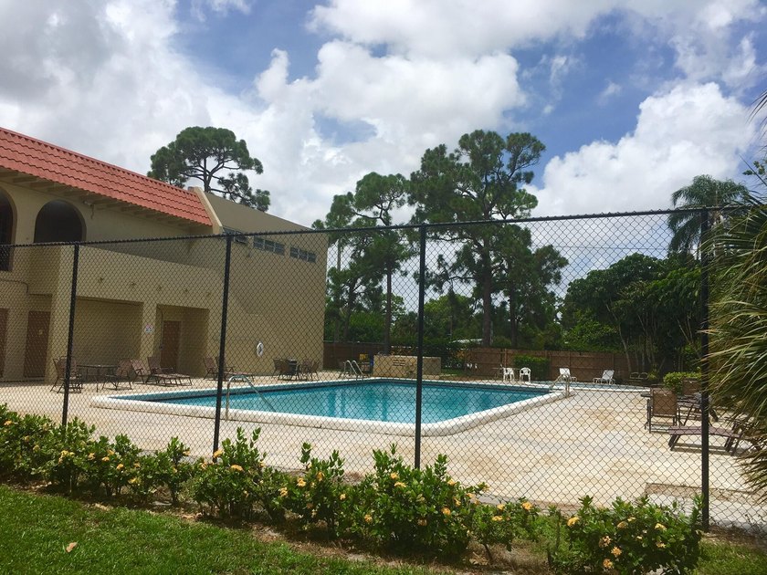 FOR SALE-Second floor condo 2 bedroom 1 bath. AC and Water - photo 20