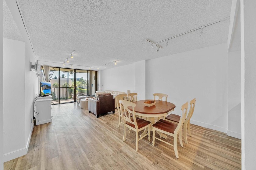 Beautifully updated 2-bedroom, 2-bath condo located in the - photo 20
