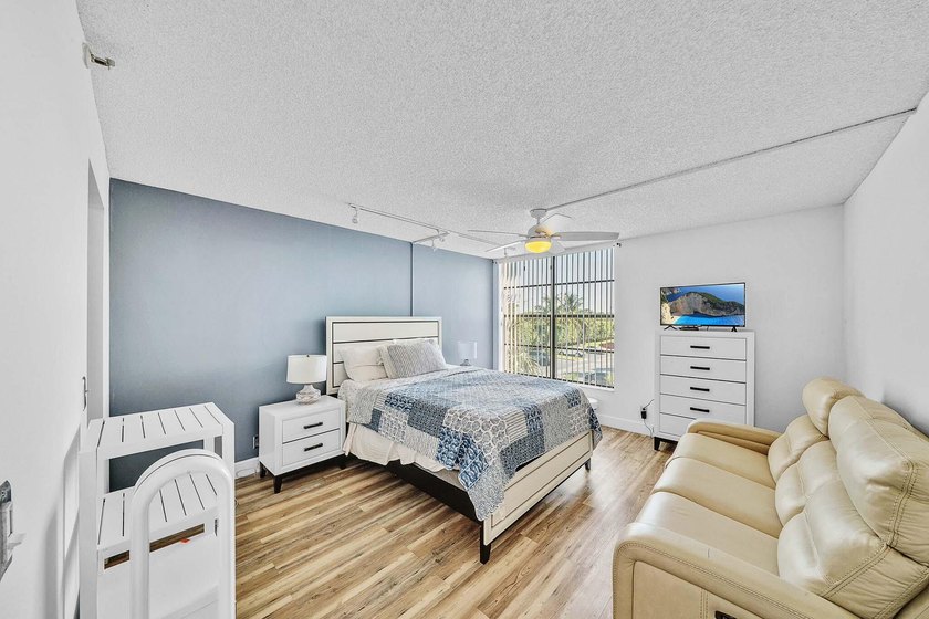 Beautifully updated 2-bedroom, 2-bath condo located in the - photo 27