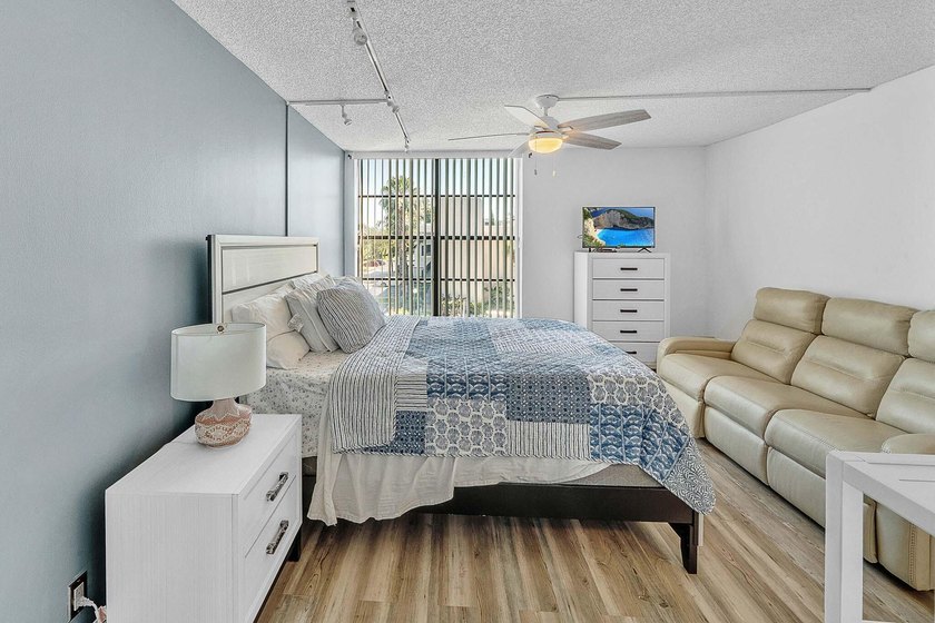 Beautifully updated 2-bedroom, 2-bath condo located in the - photo 29