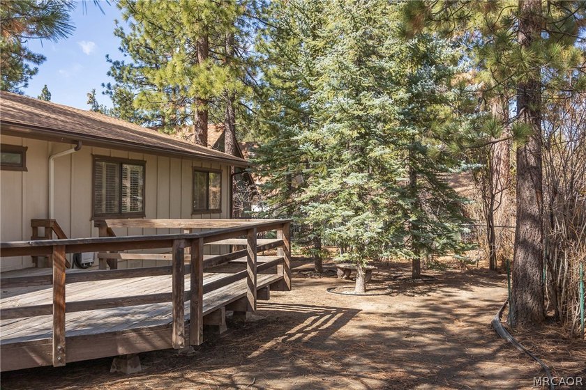 Nestled in a nature lover's paradise on a quiet street in - photo 31