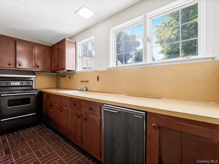 Classic Century-Old English Tudor | Coveted Beacon Hill Location - photo 39