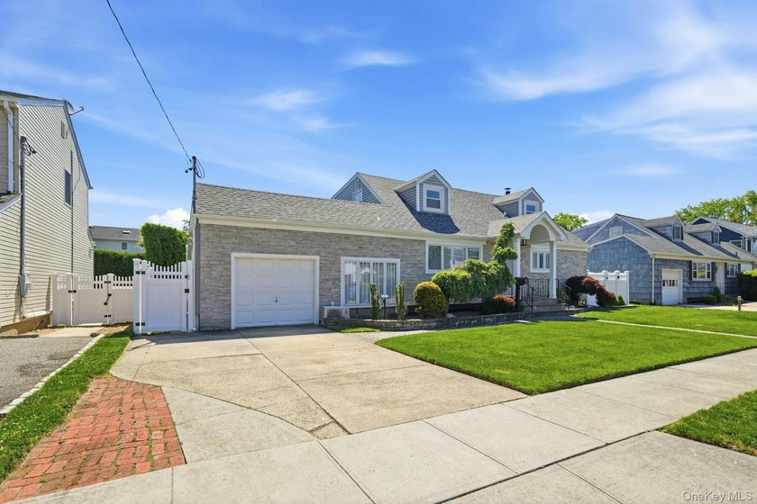 Stop scrolling. This is the one. Massapequa Park checks every - photo 3