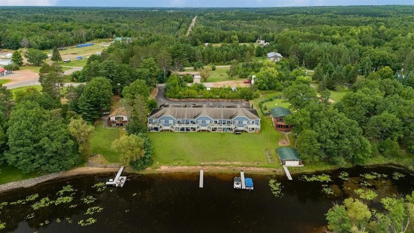 Beautiful low maintenance condominium on Lake Nokomis! This unit - photo 3
