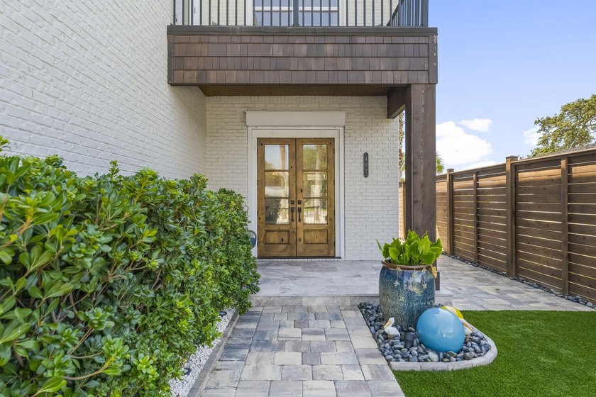 Coastal elegance just steps from the Gulf! 407 Petrel Ave blends - photo 5