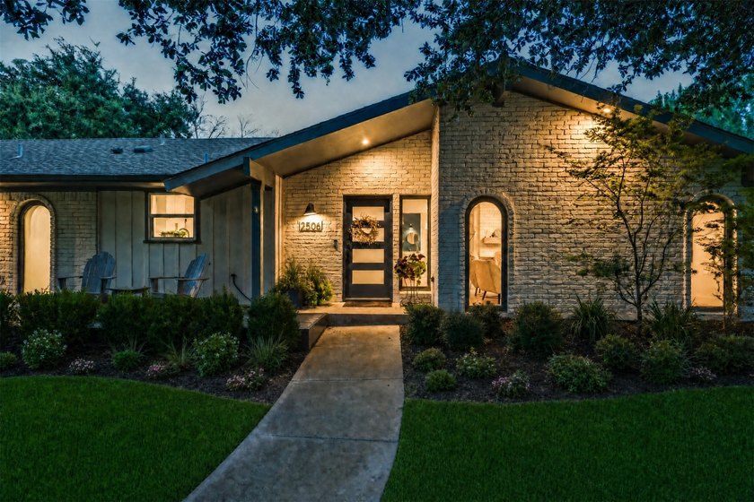 Located in Canyon Creek proper, just around the corner from - photo 2