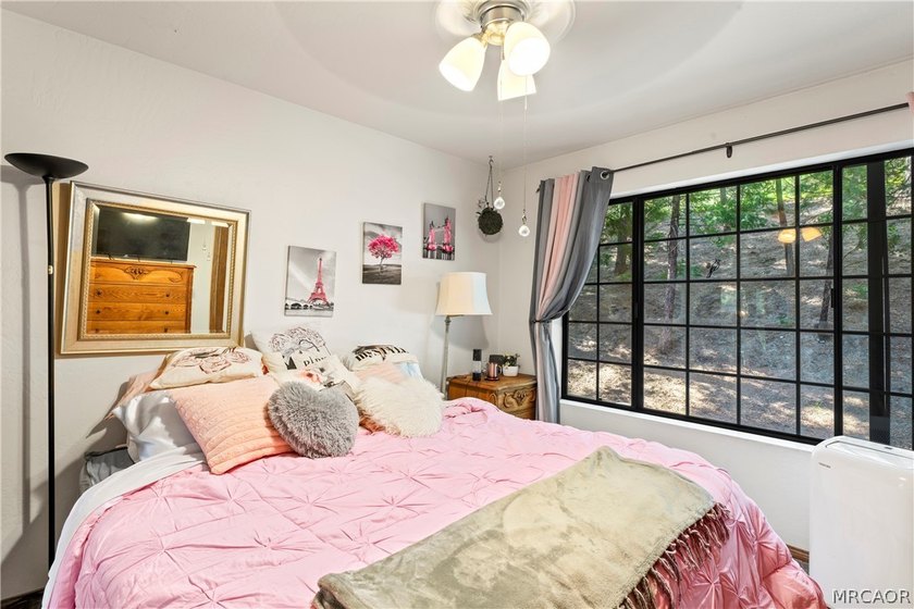Luxury mountain living awaits in this beautifully updated - photo 15