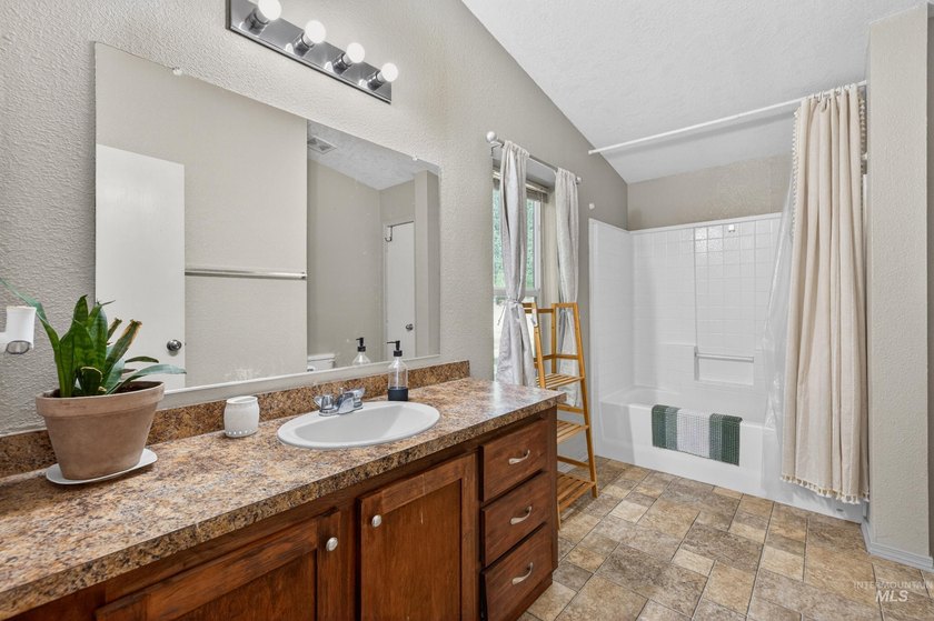 Charming and affordable single-level home in the heart of - photo 18