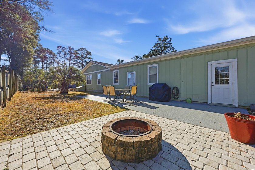 Enjoy gated coastal living with room for your boat, RV, hobbies - photo 25