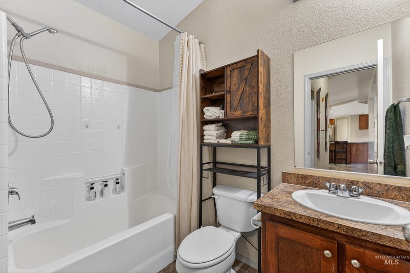 Charming and affordable single-level home in the heart of - photo 26