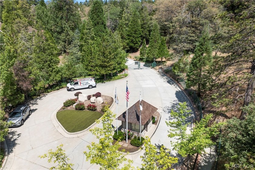 Luxury mountain living awaits in this beautifully updated - photo 43