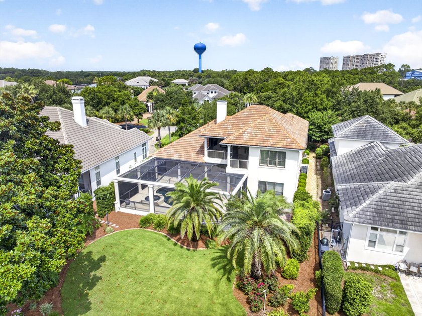 Luxury 4BR/4BA golf course home with lake views in the gated - photo 6