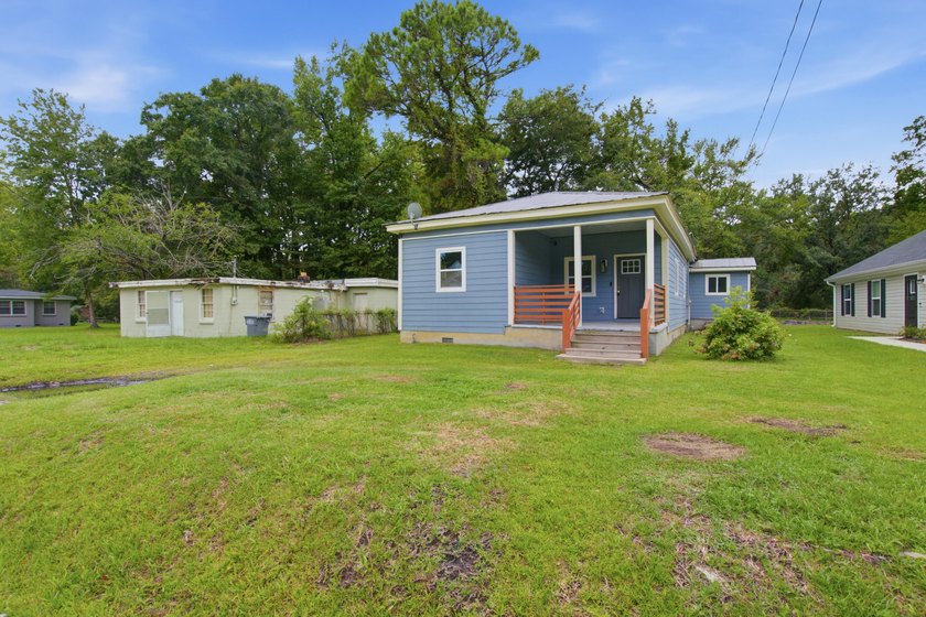 Renovated occupied auction property. This 3b/3ba 1 story home in - photo 4
