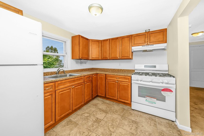 Legal 2-Family by C/O! Exceptional income-producing investment - photo 17