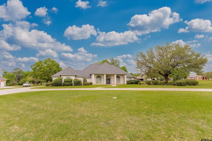 New home on the golf course? Yes, please! This spacious home - photo 3