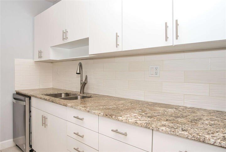 Beautifully renovated 2-bedroom, 2-bath corner residence on the - photo 4