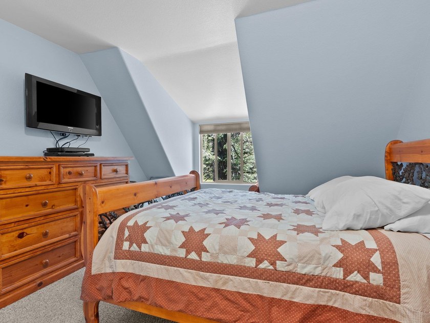 Welcome to paradise in the cozy community of Bucks Lake - photo 18