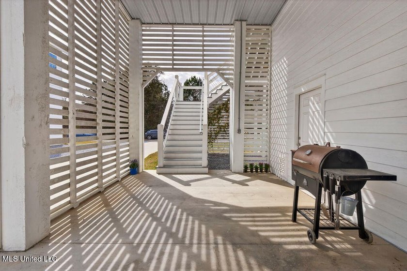 Beautiful custom-built coastal cottage just a short walk to the - photo 31