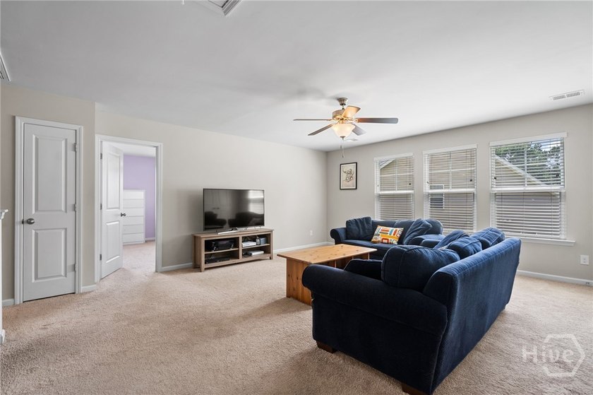 Cul-de-sac location. Private wooded backyard. Main-level guest - photo 33
