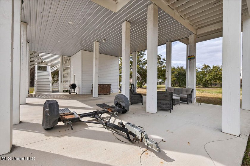 Beautiful custom-built coastal cottage just a short walk to the - photo 37