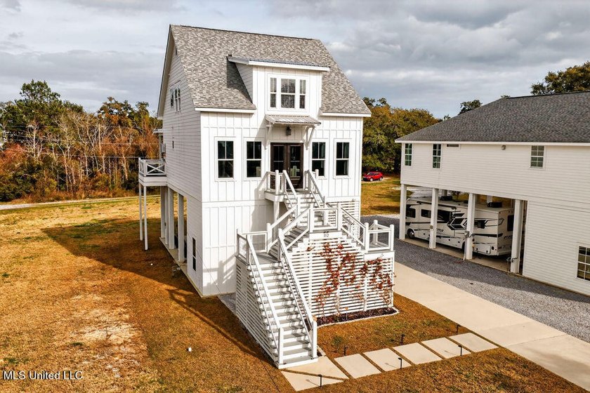 Beautiful custom-built coastal cottage just a short walk to the - photo 38