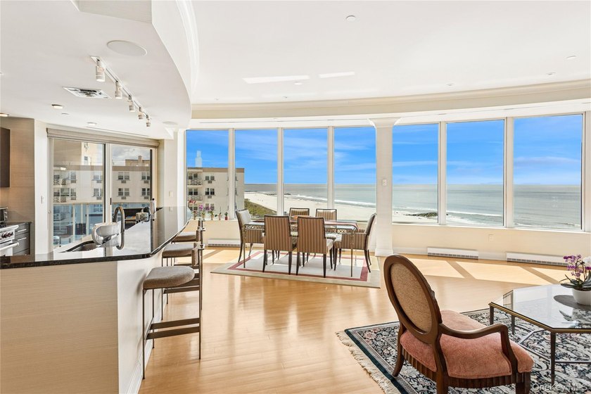 Experience penthouse living at its finest in one of Long Beach's - photo 5