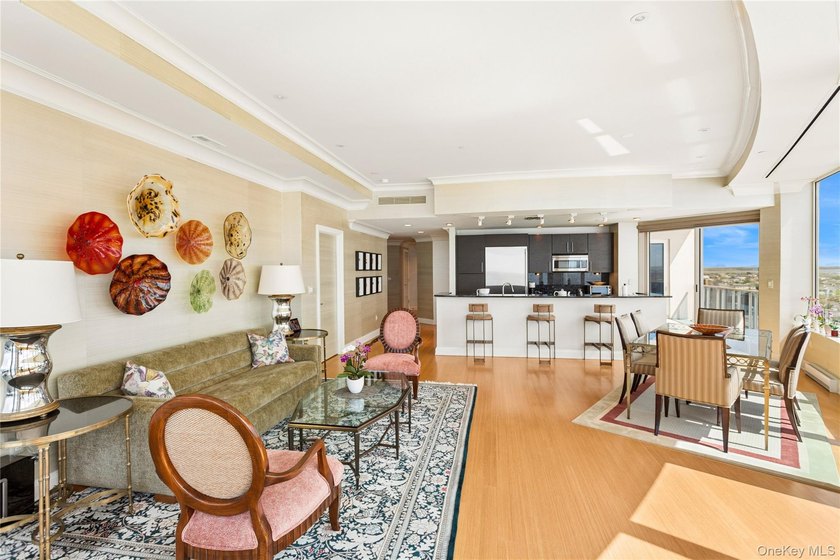 Experience penthouse living at its finest in one of Long Beach's - photo 8