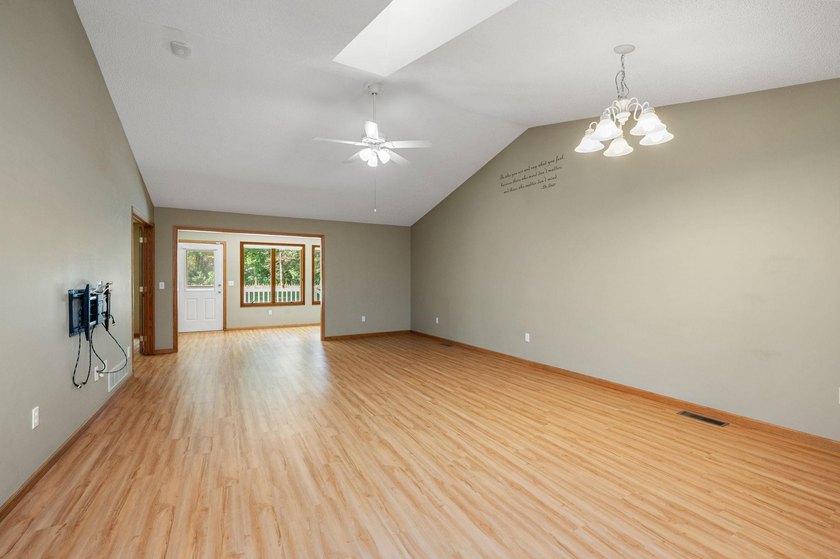 Welcome home to this thoughtfully designed one-level living - photo 6