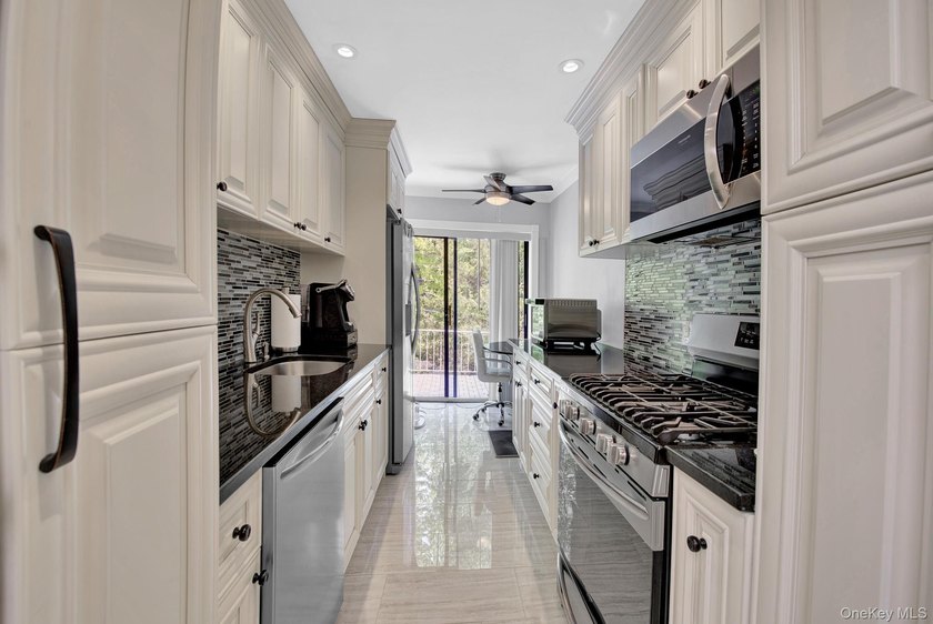 Don't miss this beautifully fully renovated 2-bedroom, 1-bath - photo 10