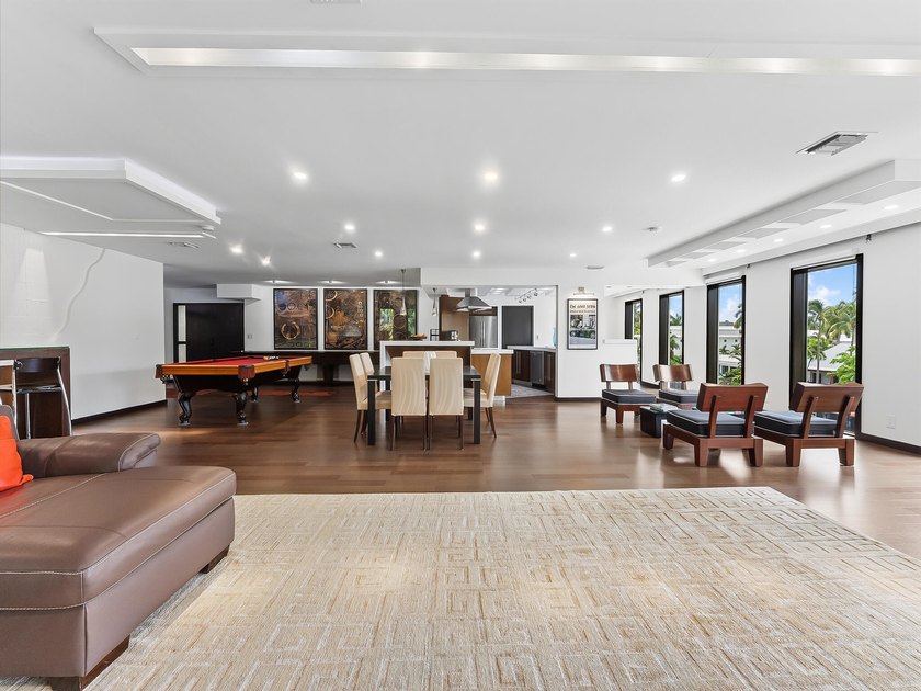 Experience the pinnacle of waterfront luxury in this exquisite - photo 11