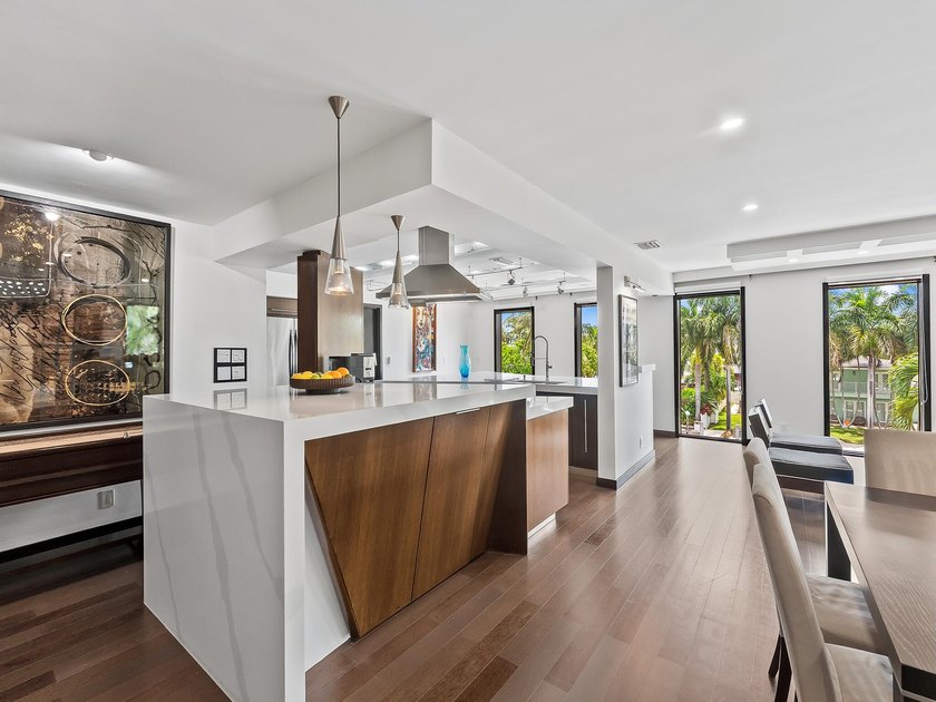 Experience the pinnacle of waterfront luxury in this exquisite - photo 12