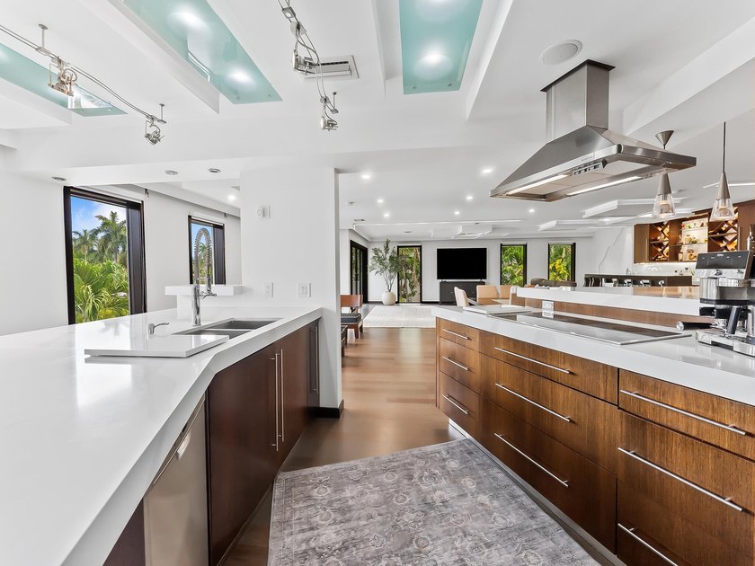Experience the pinnacle of waterfront luxury in this exquisite - photo 14