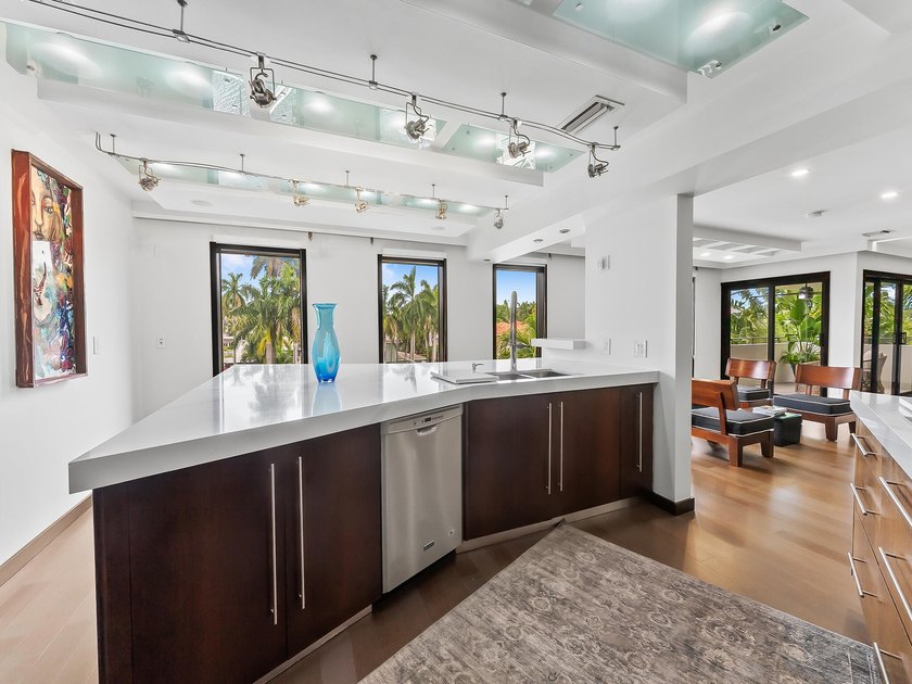 Experience the pinnacle of waterfront luxury in this exquisite - photo 15