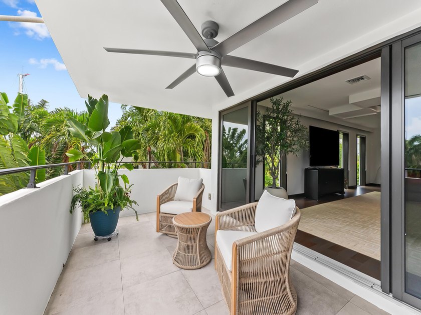 Experience the pinnacle of waterfront luxury in this exquisite - photo 18