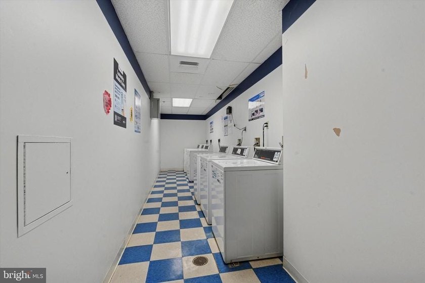 Welcome to the Grandview Condominium! This is one of Chinatown's - photo 29