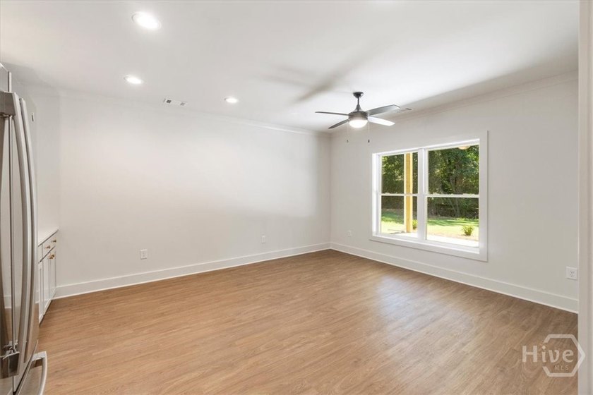 Welcome to 1609 Meadow Lakes Drive This exceptional 6-bedroom - photo 32