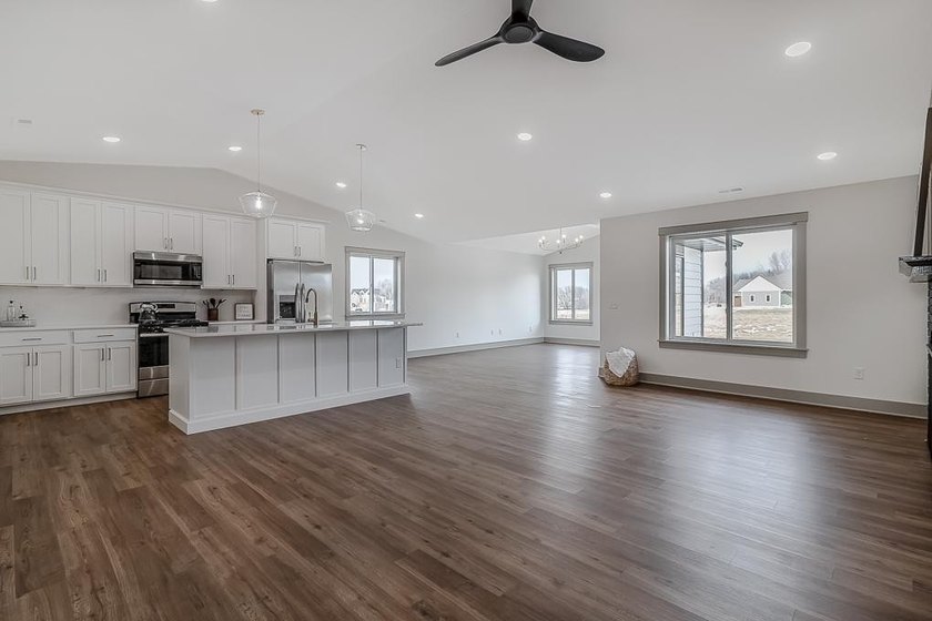 New Construction - 2 bedrooms, 2 bathrooms, oversized 2-stall - photo 10