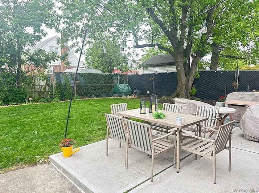 Located in the heart of Springfield Gardens, this - photo 5