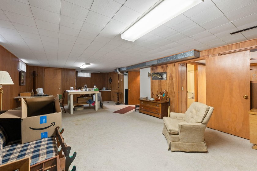 Charming and well-maintained 1,024sqft 3-bedroom, 2.5-bath ranch - photo 14