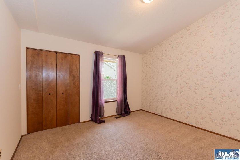 This 3 bed, 3 bath beautifully maintained home has it all! Close - photo 25